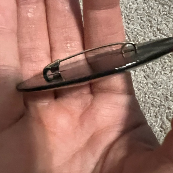 Russian Lacquer Brooch, Floral Painted Oval Brooch - Picture 5 of 5